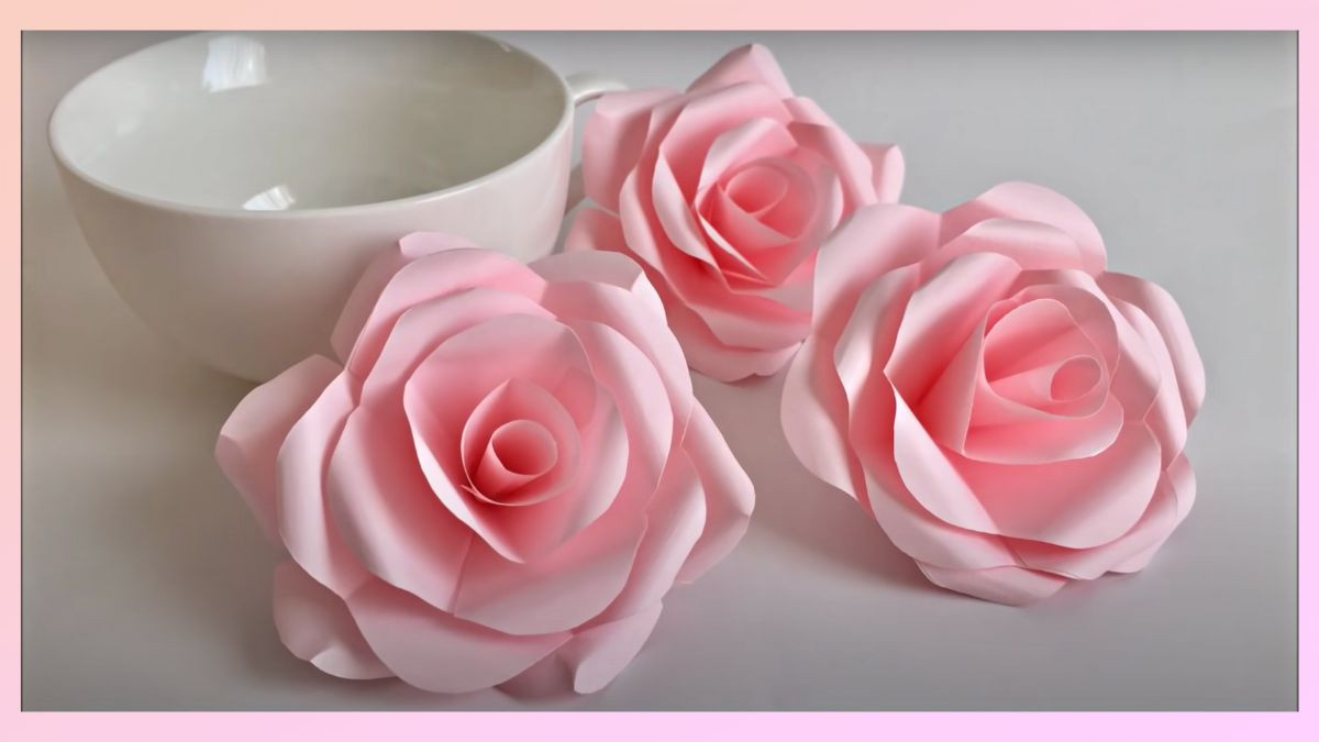 Gắn trọng tâm vào giữa bông hoa để hoàn thiện và tạo sự cân bằng