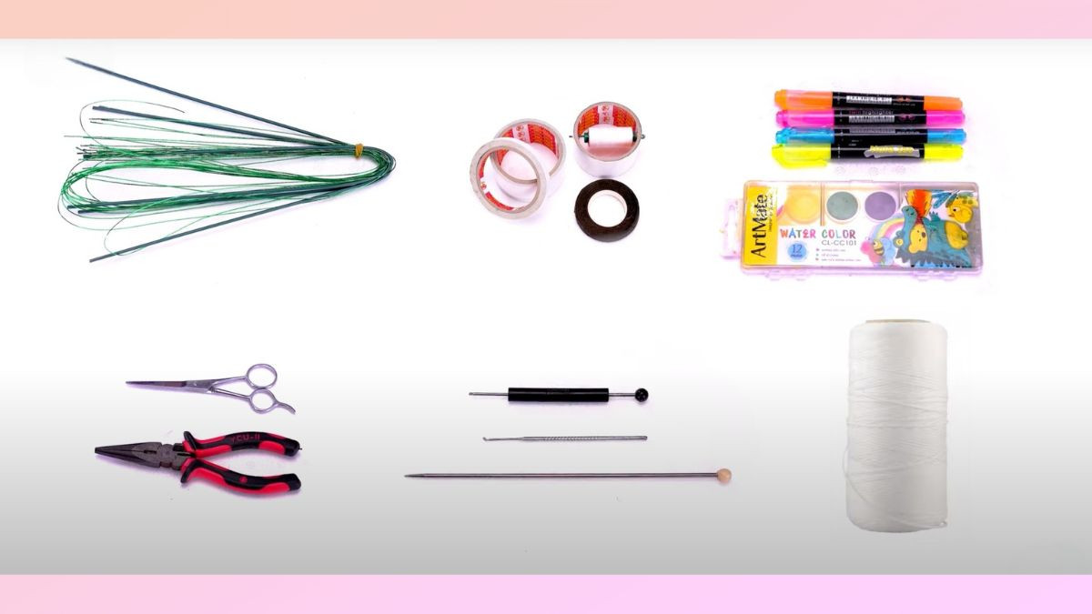 Các vật liệu cần thiết để làm hoa hồng bằng giấy rút: giấy, dây kẽm, kéo