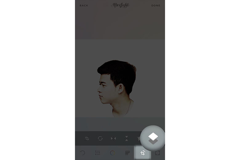 Thêm ảnh thứ hai vào Afterlight và căn chỉnh hợp lý để ghép chồng lên ảnh cũ.