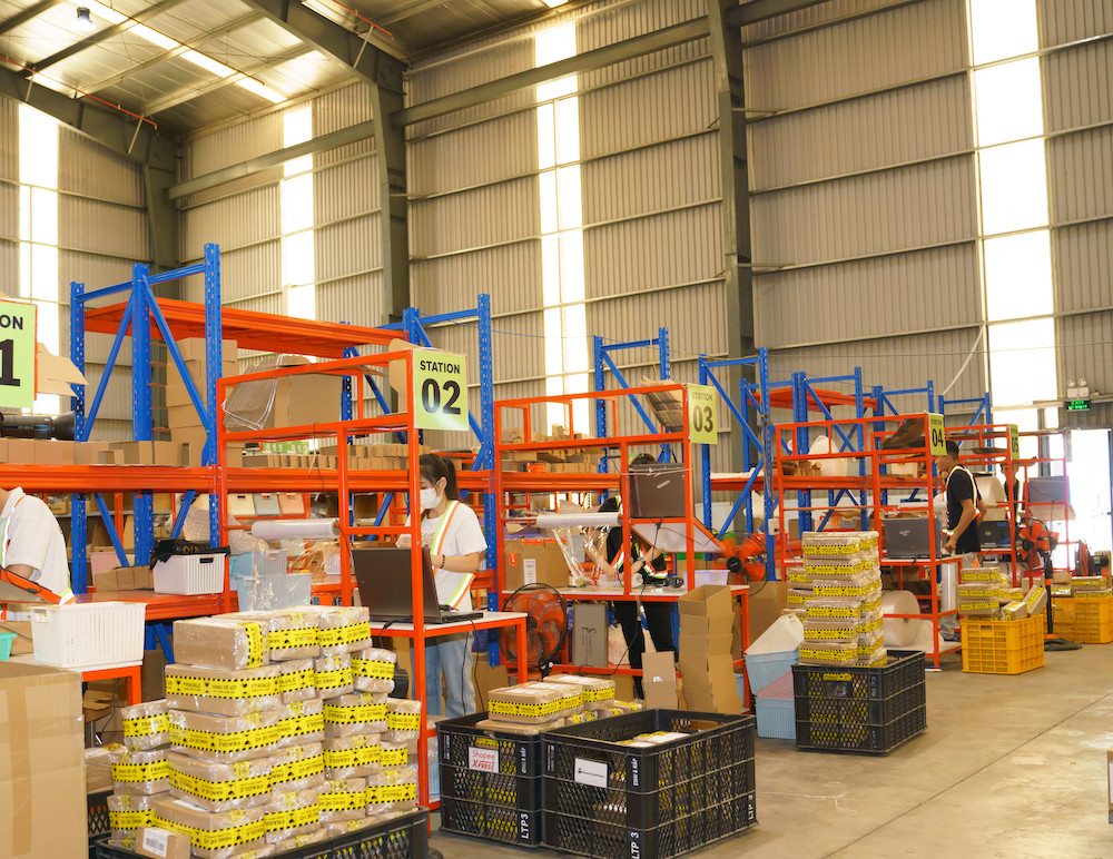 Cận cảnh kho hàng logistics