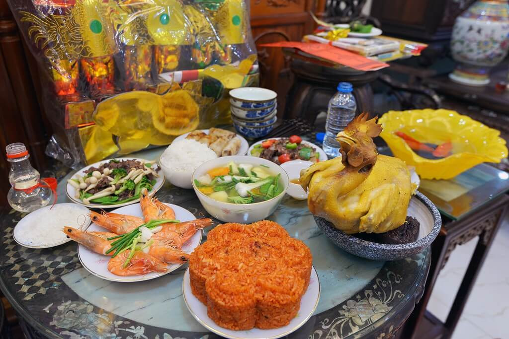 Mâm cơm cúng tất niên truyền thống của gia đình Việt