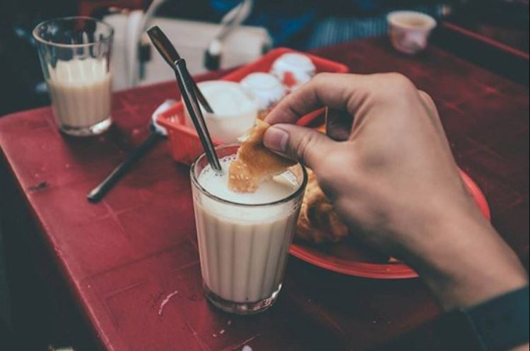 Sữa đậu nành nóng bổ sung nhiều chất dinh dưỡng cho cơ thể