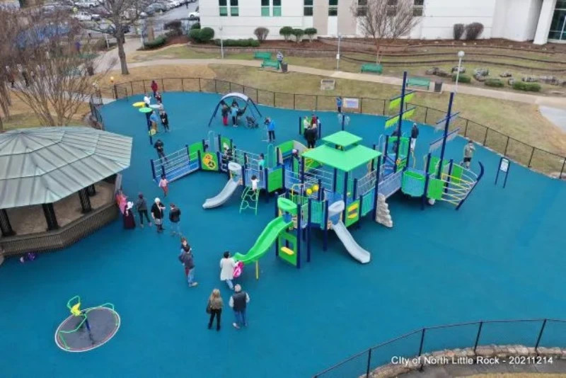 Khu vui chơi đại dương với tàu thuyền, cầu cảng