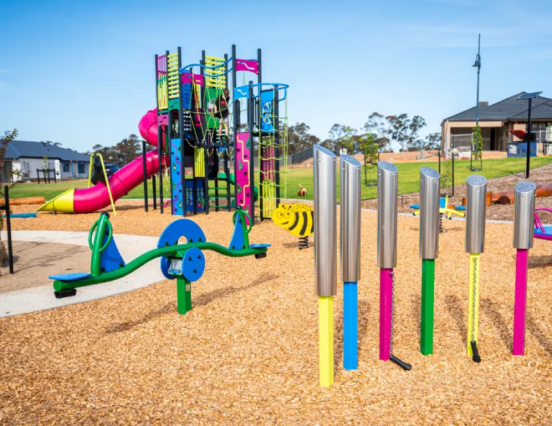 Sân chơi đa năng trên nền đá nhỏ cho nhiều lứa tuổi