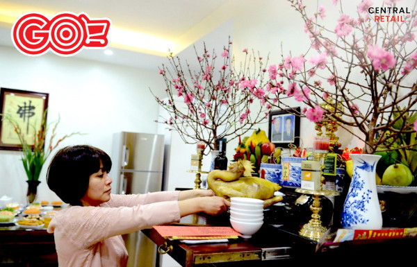 Cận cảnh cách bày trí các vật phẩm trên bàn thờ ngày Tết