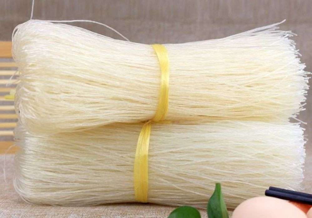 Bán thực phẩm khô và đồ gia dụng thiết yếu