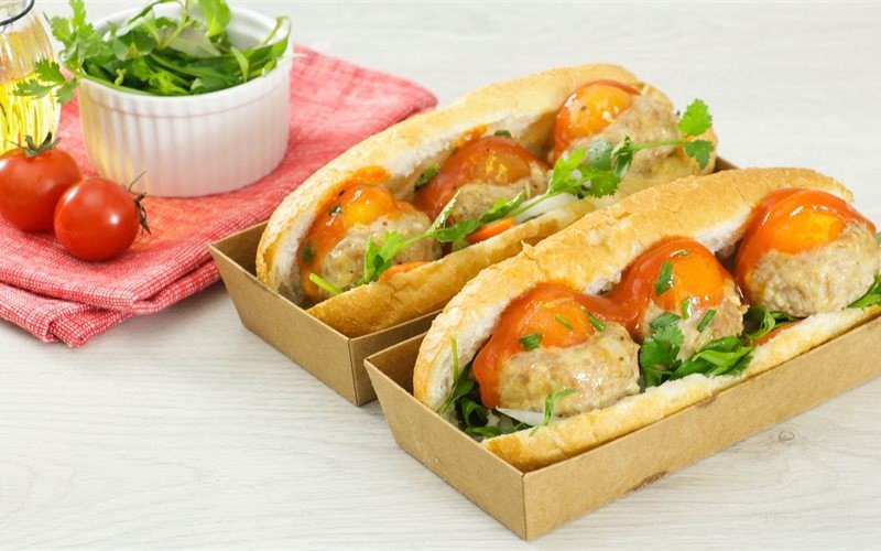 Bánh mì xíu mại nhân trứng muối