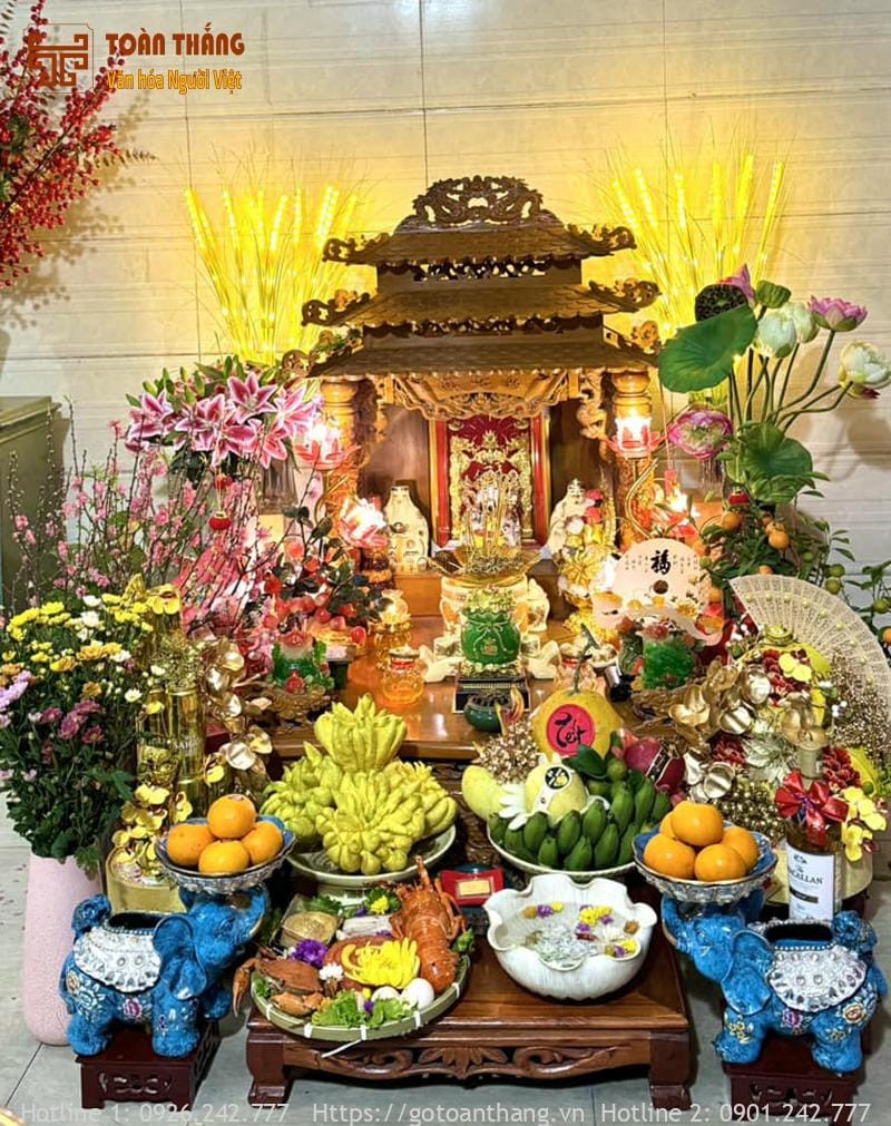 Mẫu bày trí bàn thờ Thần Tài đẹp mắt thứ năm