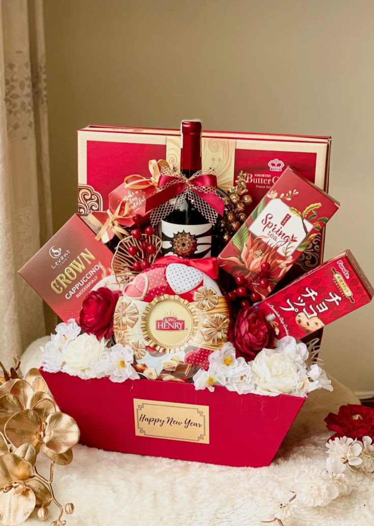 Giỏ bánh kẹo Tết nhập khẩu Hàn Quốc với nhiều sản phẩm ngọt ngào, bắt mắt