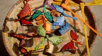 Những chú chuồn chuồn tre Thạch Xá nhiều màu sắc, độc đáo