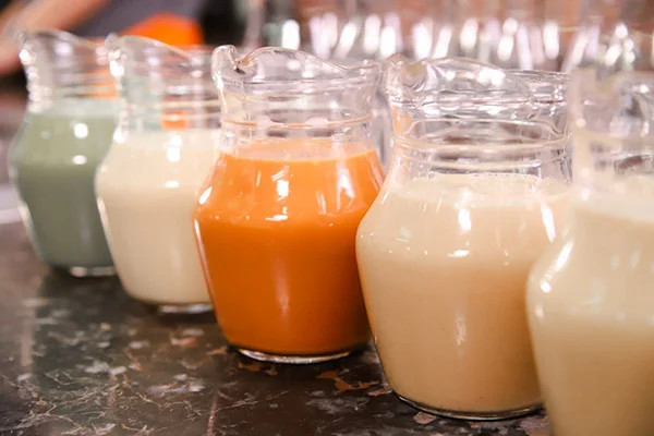 Bạn bảo quản trà sữa bằng bình thủy tinh để đảm bảo sức khỏe