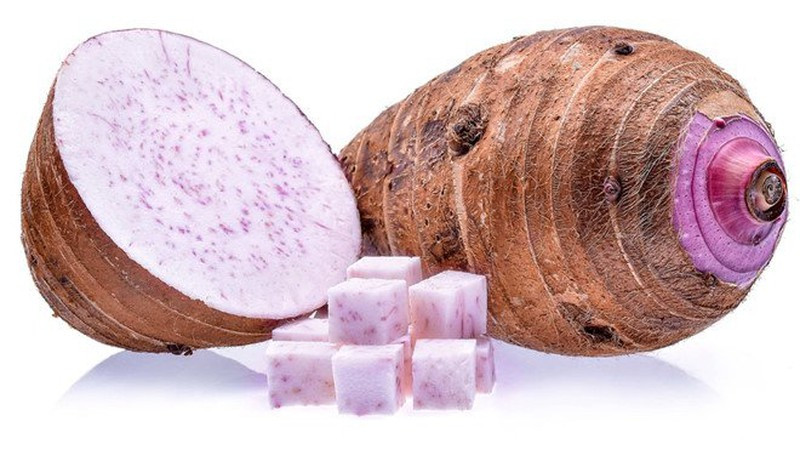 Khoai môn tím ruột trắng đục, kích thước vừa phải