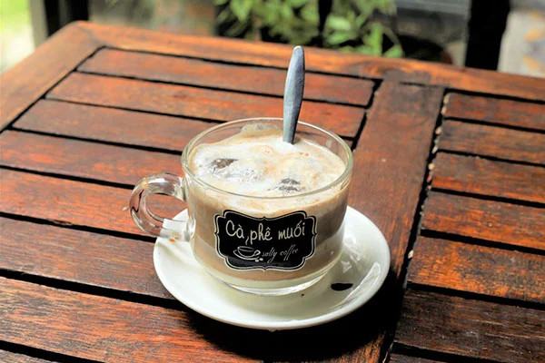 Ly cà phê muối thơm ngon với lớp kem mặn bồng bềnh