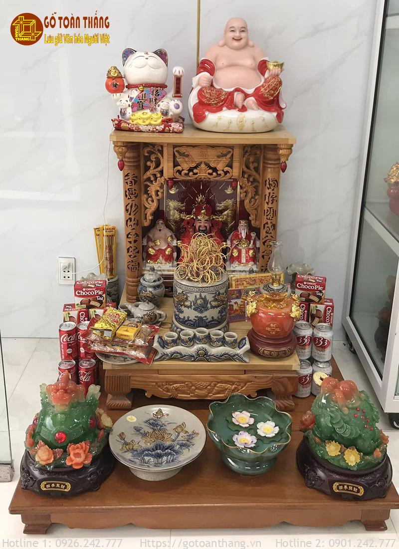 Cách sắp xếp hũ gạo, muối, nước trên bàn thờ Thần Tài