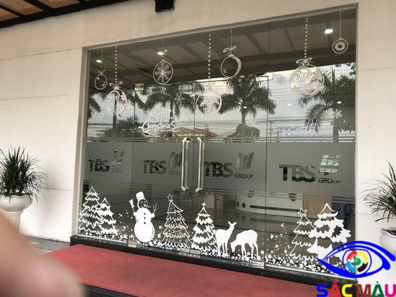 Mẫu decal trang trí Giáng sinh tại các doanh nghiệp