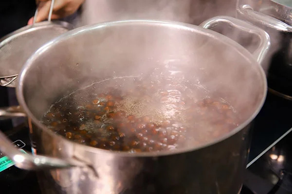 Luộc trân châu từ 25 – 30 phút