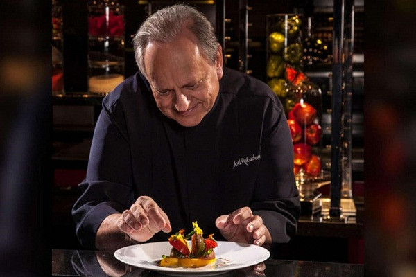 Đĩa thức ăn được trình bày đẹp mắt tại nhà hàng đạt sao Michelin