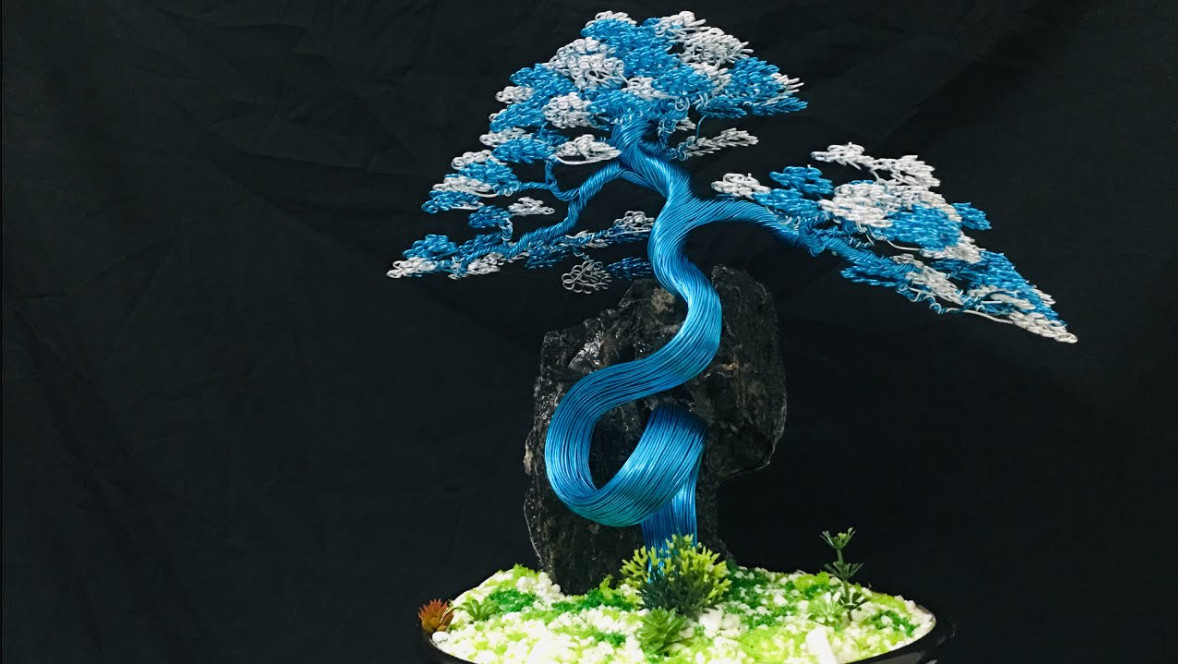 Hoa giả trang trí với đa dạng mẫu mã và màu sắc