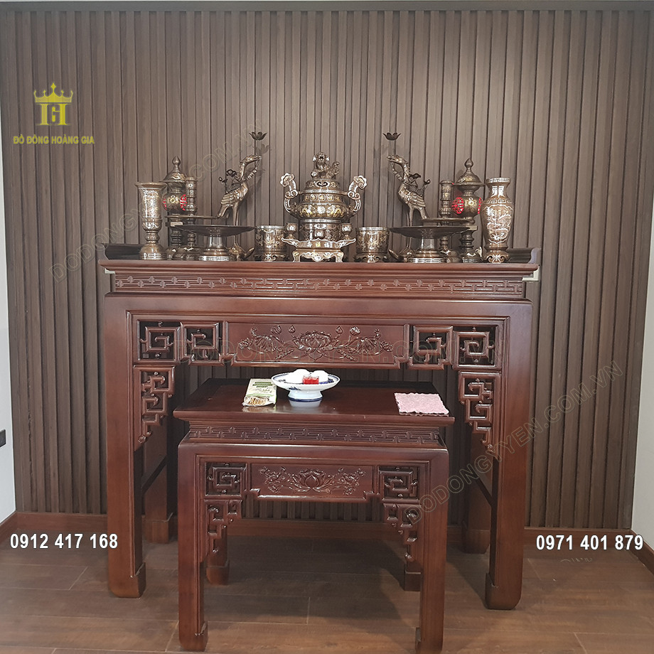Bộ đồ thờ bằng đồng khảm ngũ sắc cao cấp với đầy đủ các vật phẩm trên bàn thờ