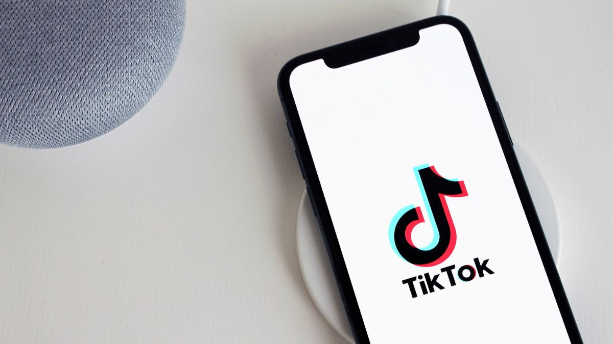 Biểu tượng hỏi chấm và thông báo về việc không thể khôi phục bản nháp đã xóa trên TikTok