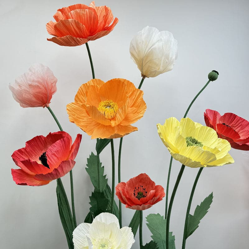 Những cánh hoa giấy nhún được tạo hình mềm mại, sắc nét với độ cong tự nhiên, thu hút ánh nhìn và gợi cảm giác muốn chiêm ngưỡng mãi không rời