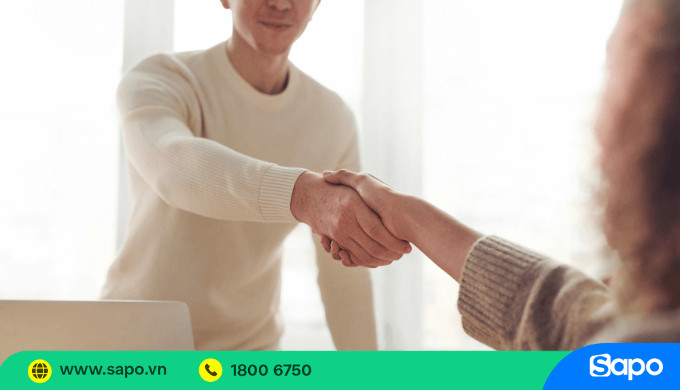 Khách hàng trao đổi trực tiếp với quán để gỡ đánh giá