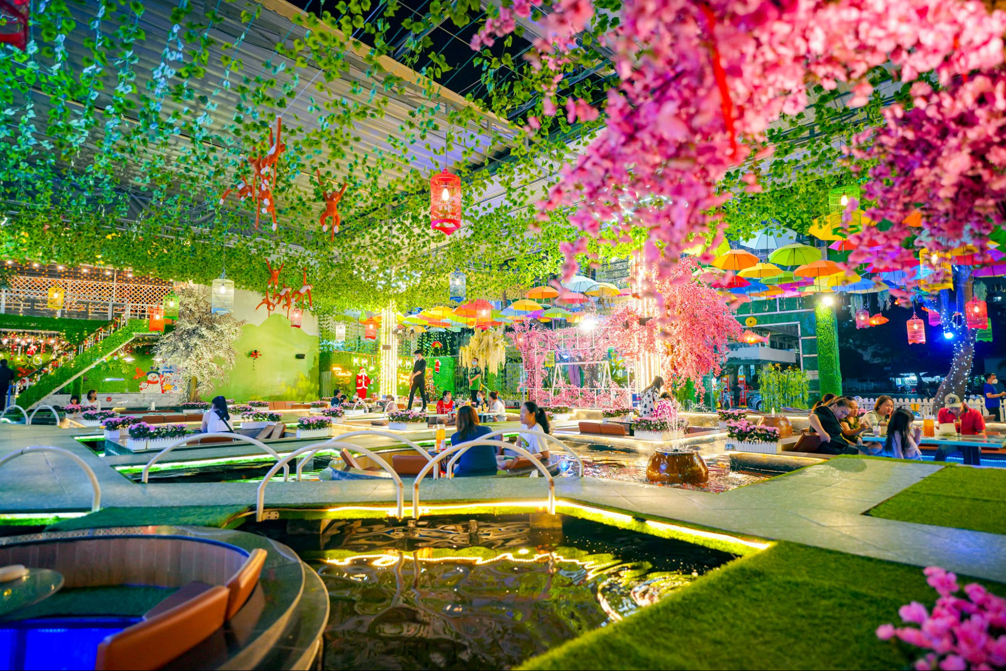 Koi Garden Coffee với thiết kế nội thất và không gian mang đậm phong cách Nhật Bản truyền thống