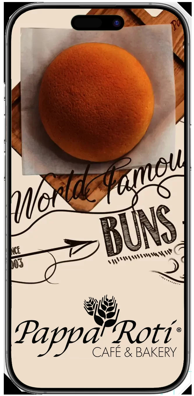 Điện thoại hiển thị ứng dụng PappaRoti với các ưu đãi và thông tin thành viên