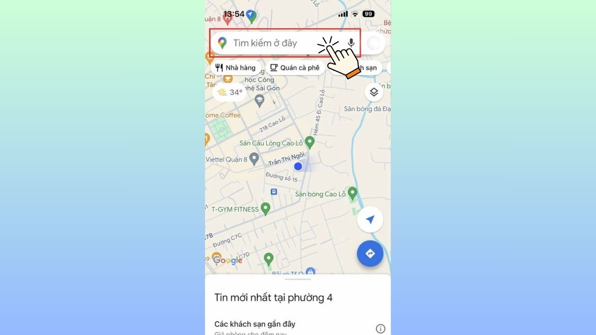 Mở ứng dụng Google Maps trên điện thoại để bắt đầu tìm kiếm quán karaoke gần bạn