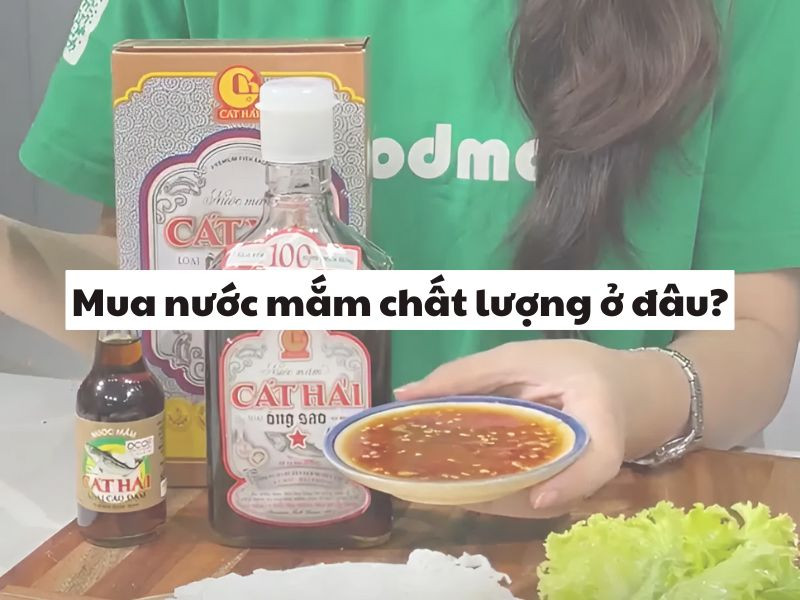 Chai nước mắm chất lượng cao được trưng bày trên kệ