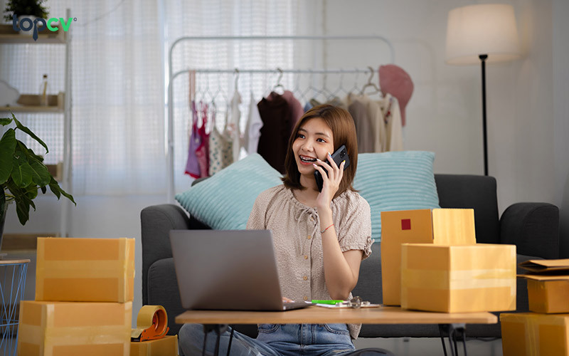 Nhân viên sale online thực hiện các công việc tương tự như nhân viên sale truyền thống