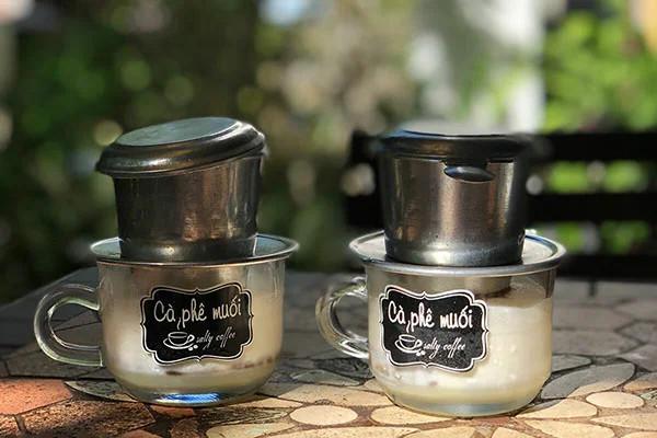 Một ly cà phê muối hấp dẫn với lớp kem mặn bồng bềnh