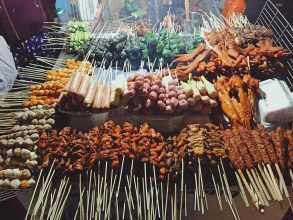 Các món ăn ngon tại khu ăn vặt Chi Lăng