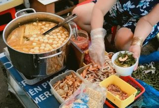 Quán ăn nhỏ trong hẻm 76 Hai Bà Trưng
