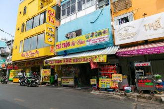Con đường Nguyễn Thượng Hiền sôi động về đêm