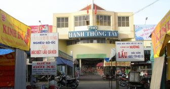 Chợ đêm Hạnh Thông Tây nhộn nhịp với các gian hàng