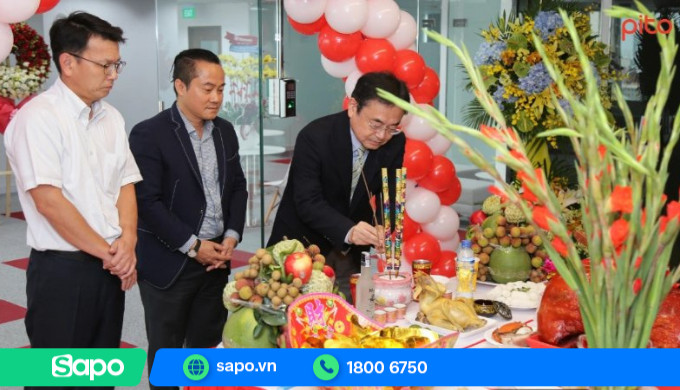Hình ảnh một mâm cúng khai trương đầy đủ lễ vật