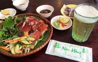 Cùng bạn bè lai rai mồi nhậu ngon, bia chuẩn tại Ngọc Hằng