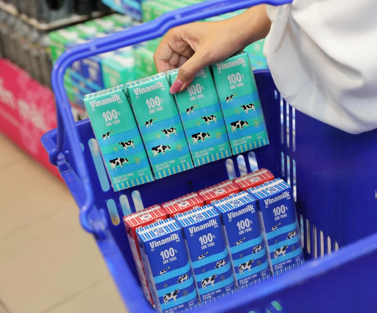Các sản phẩm sữa và thực phẩm từ sữa của Vinamilk được trưng bày