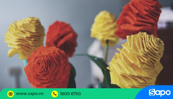 Một bó hoa bằng giấy nhún đẹp mắt, minh họa cho trào lưu kinh doanh hoa giấy handmade đang rất phổ biến