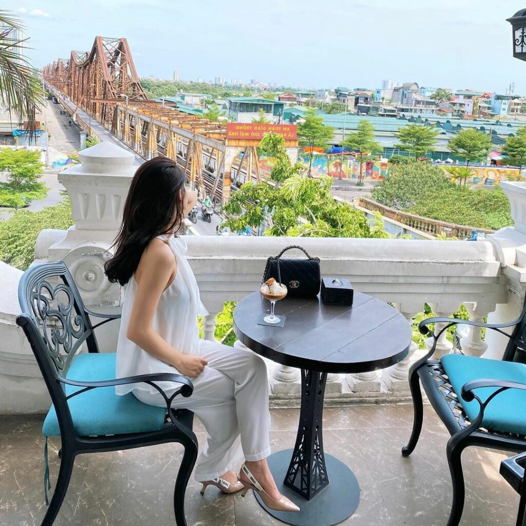 Không gian lãng mạn tại các quán cà phê view đẹp ở Hà Nội thu hút giới trẻ