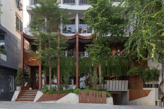 Bonjour Cafe Hồ Tây mang phong cách châu Âu trang nhã và view Hồ Tây lộng gió